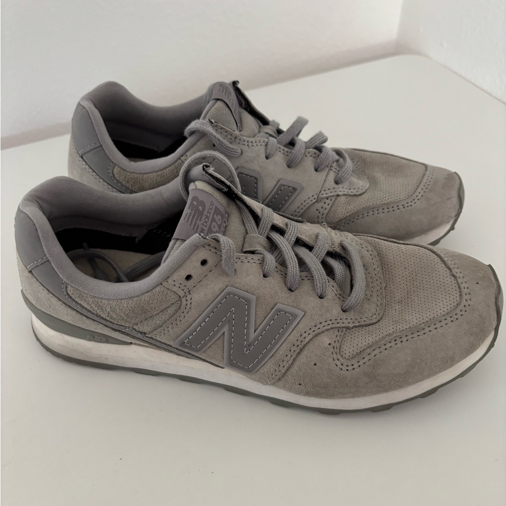 New Balance 696